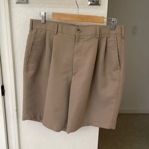 Mens Easy Care Shorts - like new!